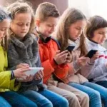 ¿El tiempo frente a la pantalla es perjudicial para el desarrollo de un niño pequeño? Quizás no.